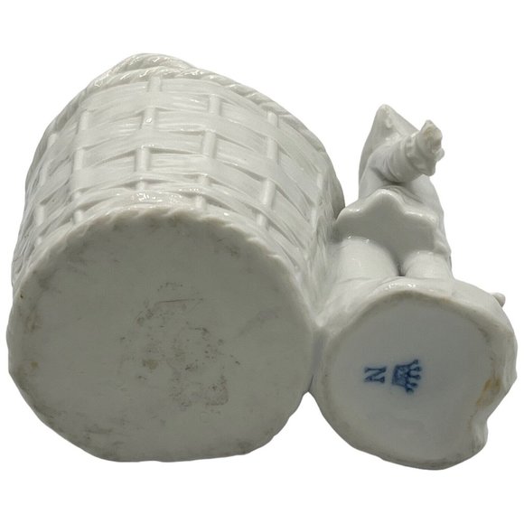 CAPODIMONTE Colonial Man Figurine White Porcelain Planter Crown N Mark 4.75 inch - Picture 10 of 14